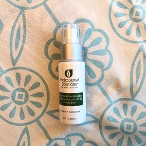 NEW! Professional Solutions Weightless Moisturizer SPF25